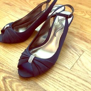 Nina Navy low heel peeptoe shoes. Worn once.